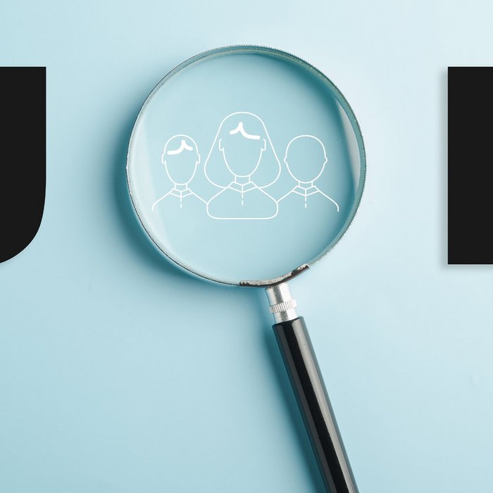 Ein hellblauer Hintergrund auf dem JOB steht das O ist als Lupe abgebildet